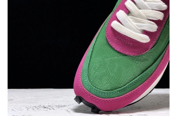 BV0073-301 Pine LD Nike BV0073-301  Green Sacai Waffle 1217